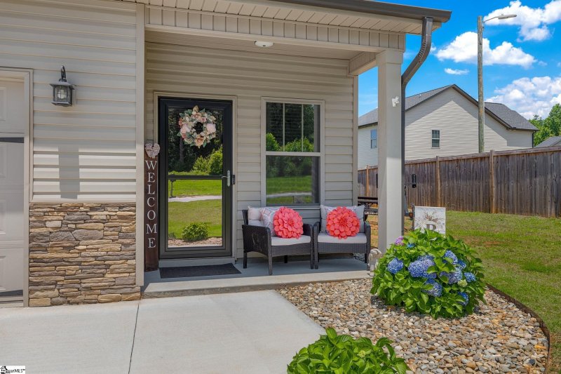 Property image 2 of 105 Hershey Drive in Gunter Place, Piedmont, SC 29673