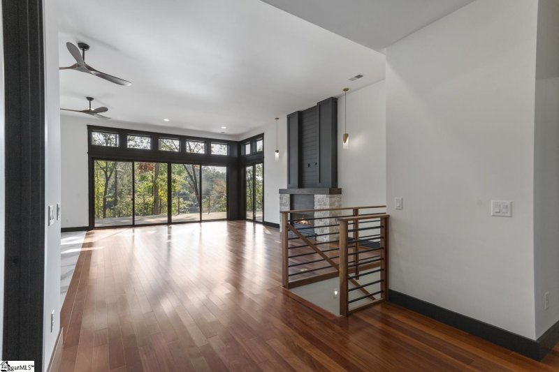 Property image 4 of 4014 Hardwood Pointe Drive in Peninsula Pointe North, West Union, SC 29696