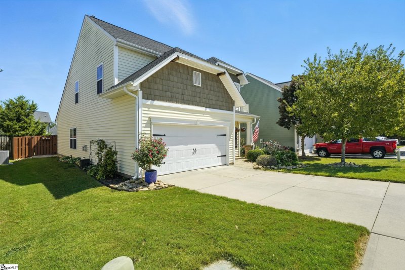 Property image 2 of 442 Listrac Drive in Bordeaux, Moore, SC 29369