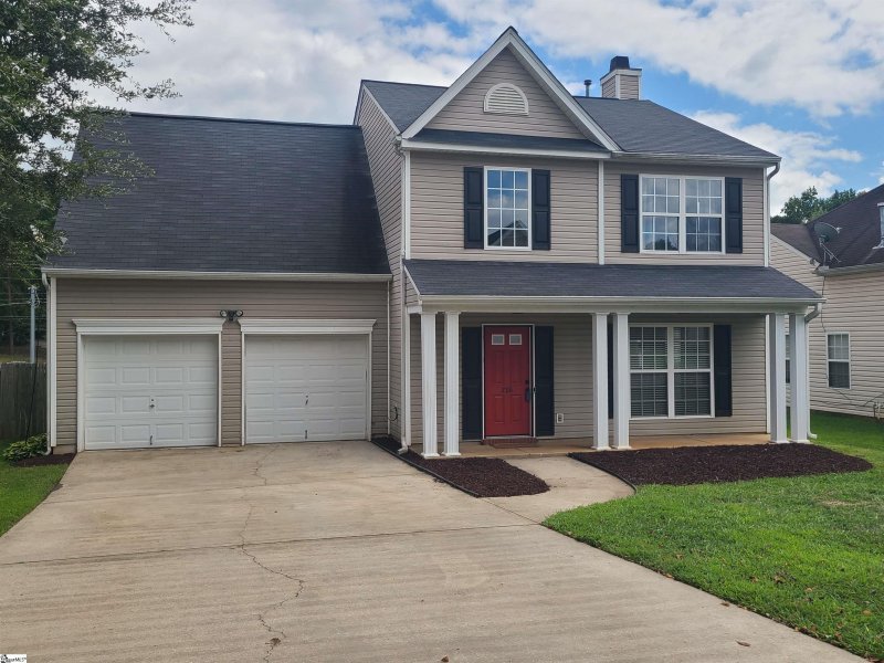 Property image 2 of 216 Clay Thorn Court in Heather Hills, Greer, SC 29651