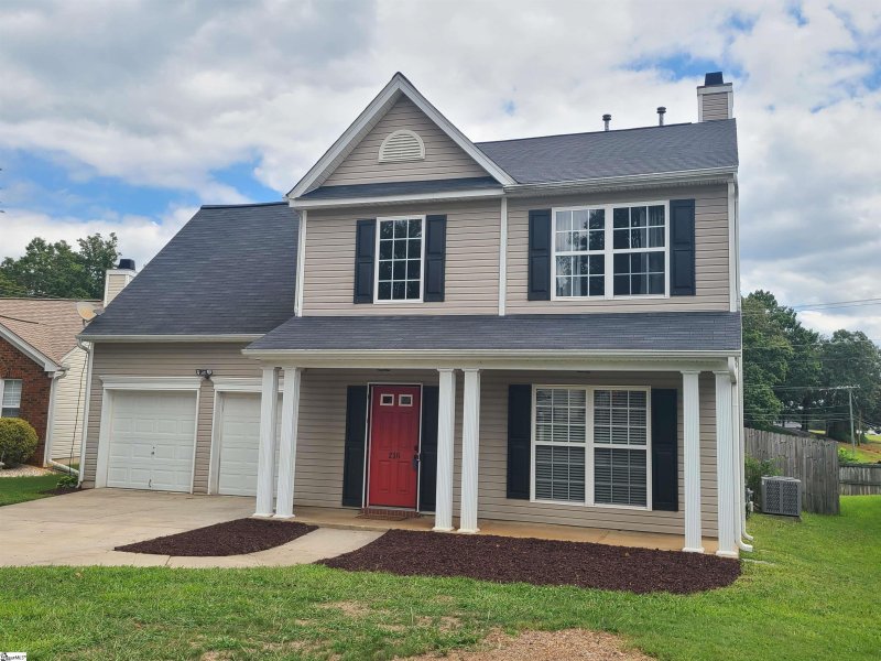 Property image 3 of 216 Clay Thorn Court in Heather Hills, Greer, SC 29651