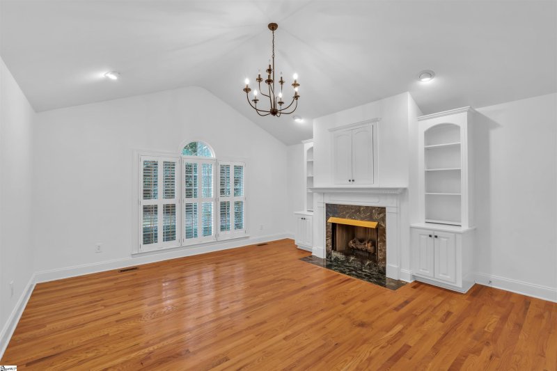 Property image 4 at 136 Augusta Court, Greenville, SC 29605