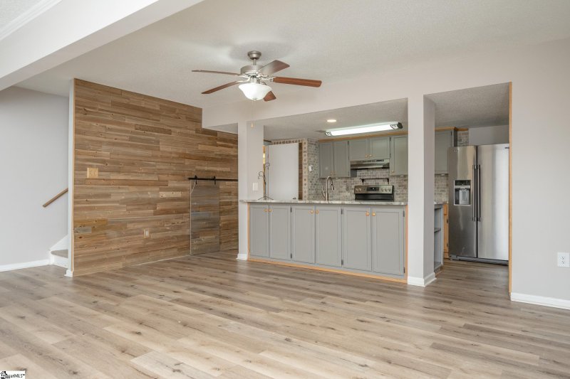 Property image 2 of 109 Royal Court in Harbor Town, Greenville, SC 29611