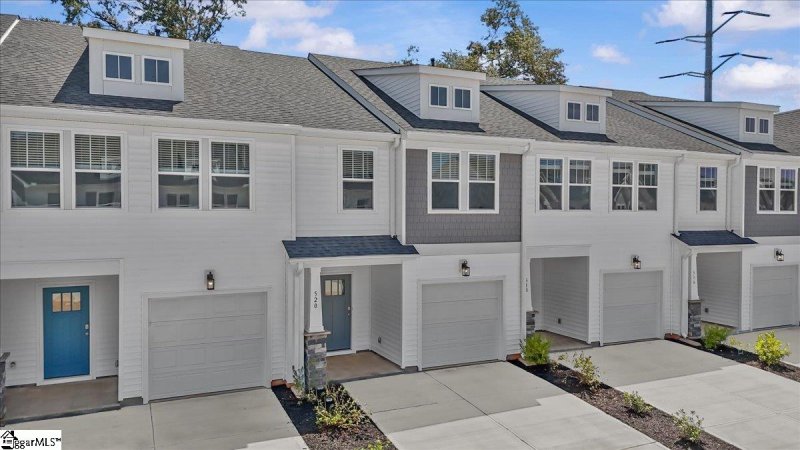 Property image 2 of 520 Harebell Way in Hickory Heights, Greenville, SC 29617