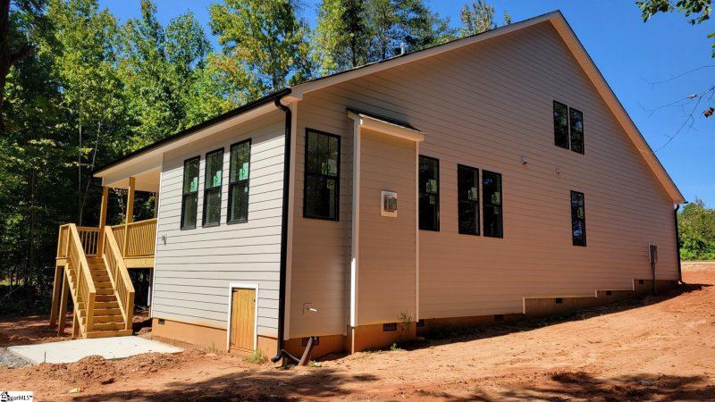 Property image 2 of 155 Palmer Lane in Chickasaw Point, Westminster, SC 29693