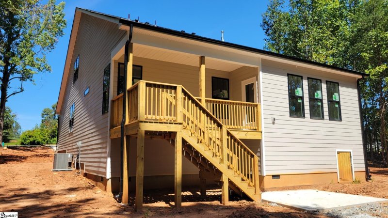 Property image 4 of 155 Palmer Lane in Chickasaw Point, Westminster, SC 29693