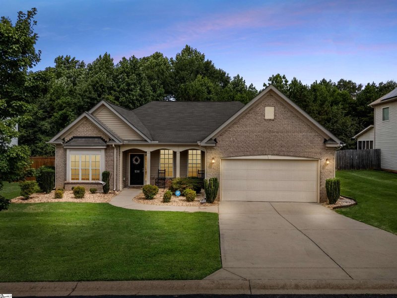 Bridle Path, Moore Community