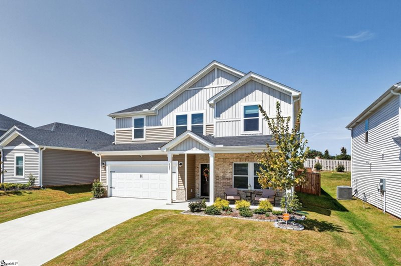 Property image 2 of 207 Allenby Lane in Garrison Grove, Simpsonville, SC 29680