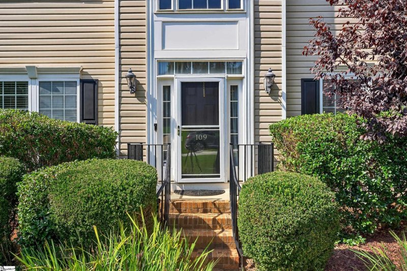 Property image 3 of 109 Hydrangea Way in Bennetts Grove, Simpsonville, SC 29681