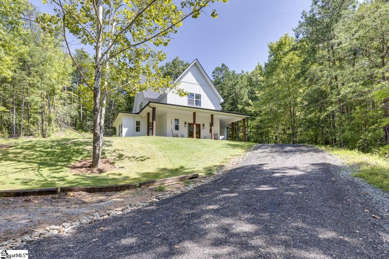 Property image 3 of 1050 Hidden Glory Drive in Hidden Hills of Glassy Mountain, Landrum, SC 29356