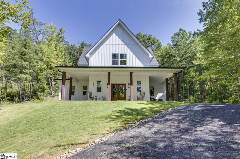 Property image 4 of 1050 Hidden Glory Drive in Hidden Hills of Glassy Mountain, Landrum, SC 29356