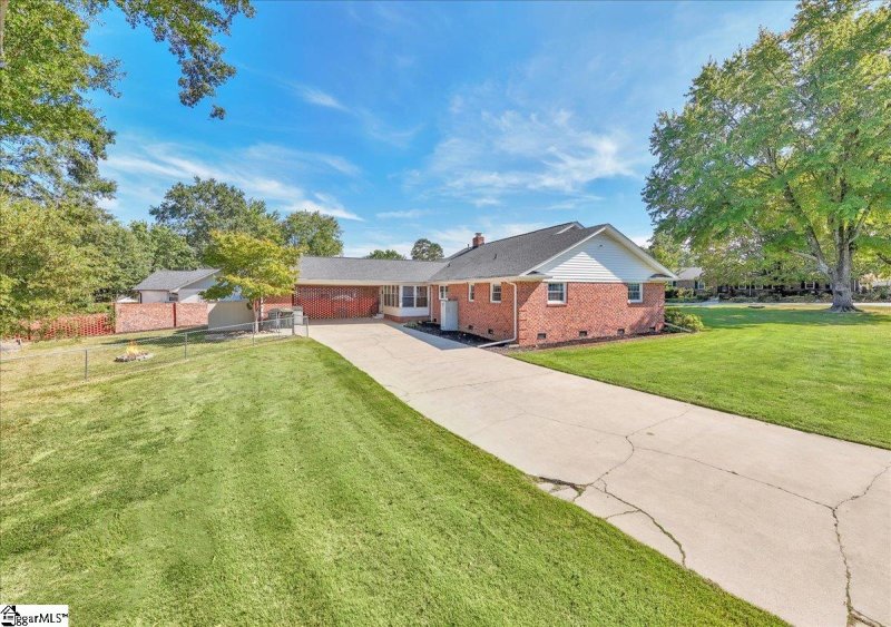 Property image 5 of 1 Vaille Drive in Sheffield Forest, Taylors, SC 29687