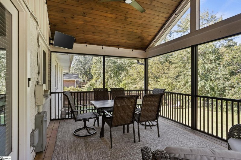 Property image 3 at 112 Robin Hood Road, Greenville, SC 29607