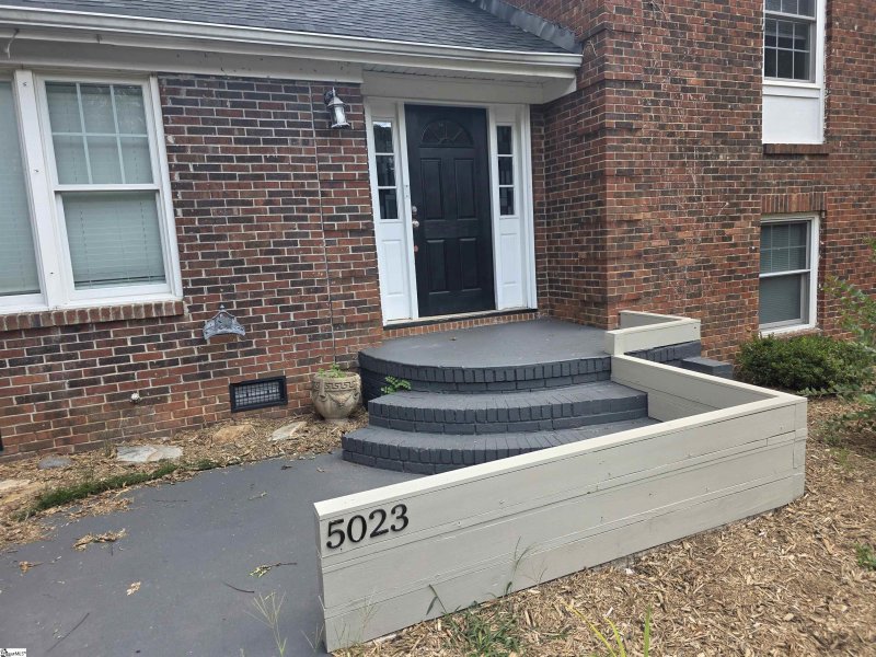 Property image 2 of 5023 Raintree Lane in Pelham Woods, Greenville, SC 29615