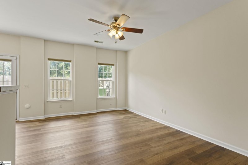 Property image 4 of 468 Woodbark Court in Crescentwood Village, Mauldin, SC 29662