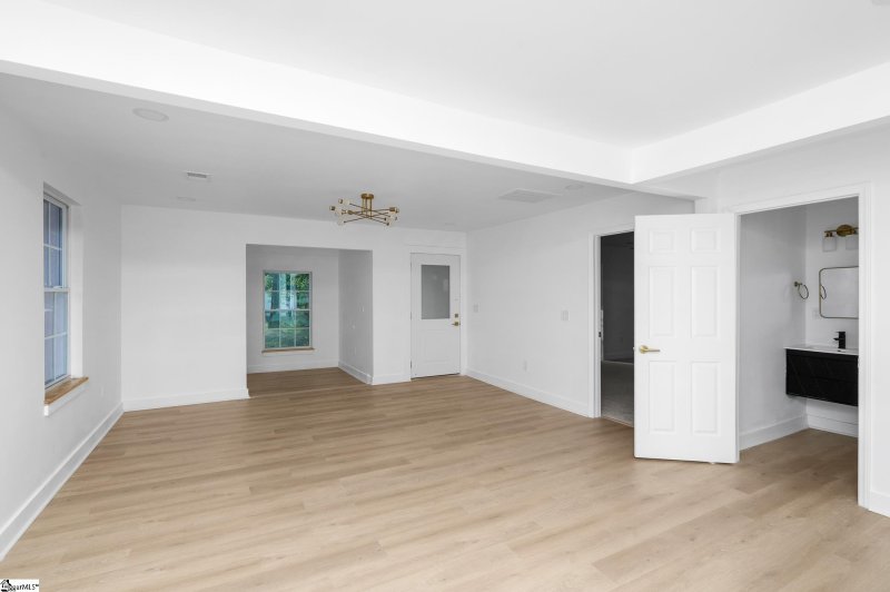 Property image 4 of 503 Anderson Street in Downtown, Greenville, SC 29601