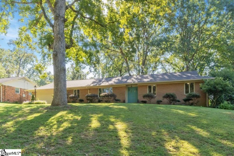 Property image 2 of 107 Wood Heights Avenue in Forest Acres, Taylors, SC 29687