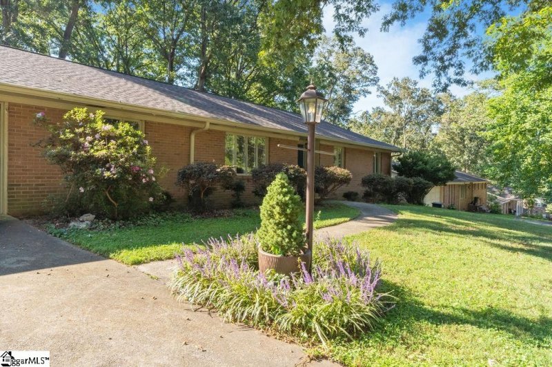 Property image 3 of 107 Wood Heights Avenue in Forest Acres, Taylors, SC 29687