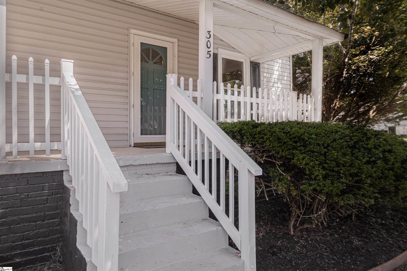 Property image 3 at 305 S 6th Street, Easley, SC 29640