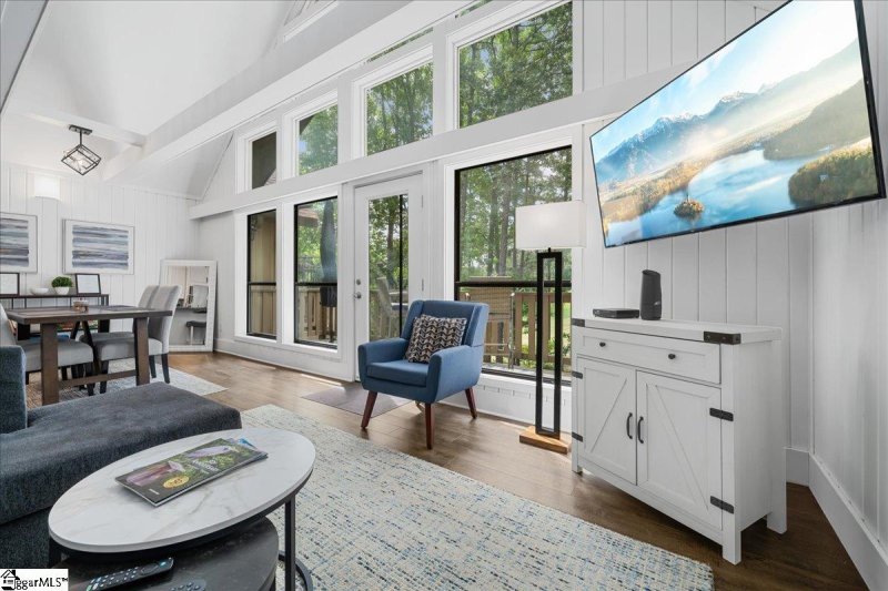 Property image 2 of 700 Captains Cove Court in Keowee Key, Salem, SC 29676