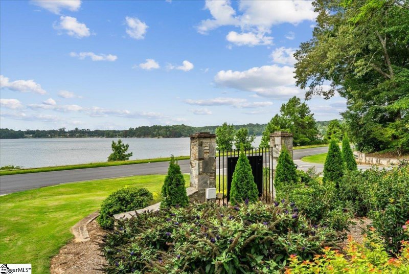 Property image 4 of 700 Captains Cove Court in Keowee Key, Salem, SC 29676