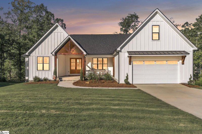 Trollingwood, Pelzer community