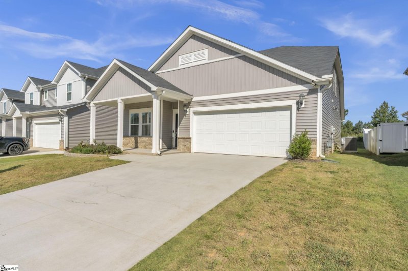 Property image 3 of 351 Pewter Circle in Highland Chase, Simpsonville, SC 29680