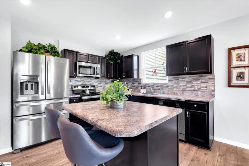 Property image 2 of 618 Maplestead Farms Court in Maplestead Farms, Greenville, SC 29617