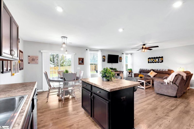 Property image 3 of 618 Maplestead Farms Court in Maplestead Farms, Greenville, SC 29617