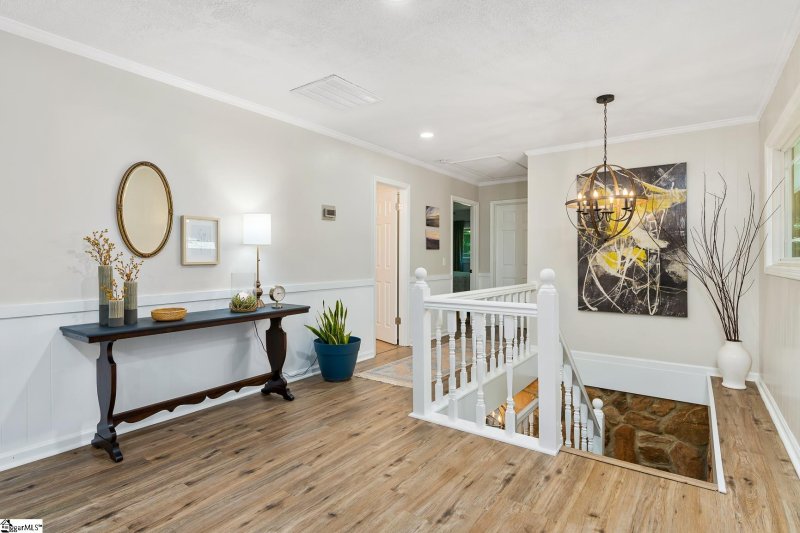 Property image 5 of 103 Pineneedle Drive in Chickasaw Point, Westminster, SC 29693