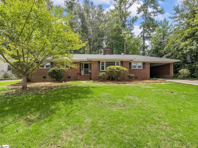 Property image 2 of 109 Pinetree Circle in Fernwood, Spartanburg, SC 29307