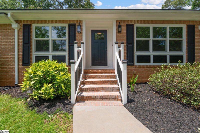 Property image 5 of 12 Burlwood Court in Old Mill Estate, Taylors, SC 29687