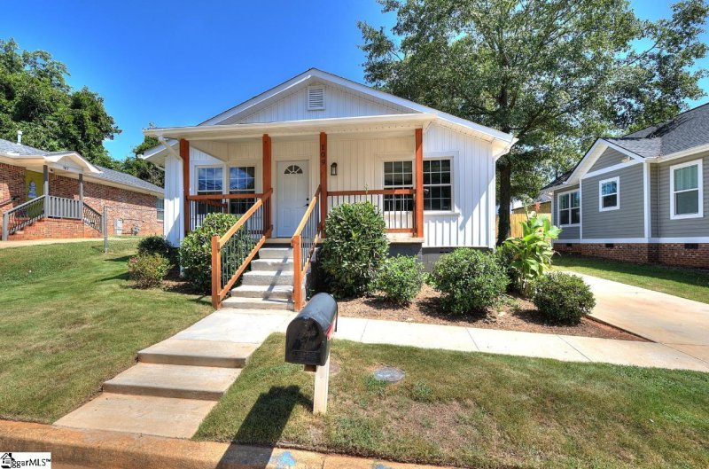 Property image 2 of 109 Rebecca Street in Nicholtown, Greenville, SC 29607