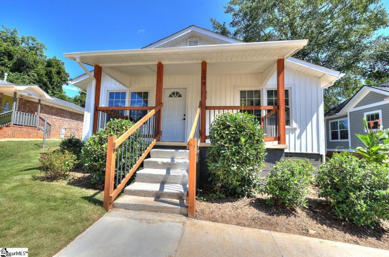 Property image 3 of 109 Rebecca Street in Nicholtown, Greenville, SC 29607