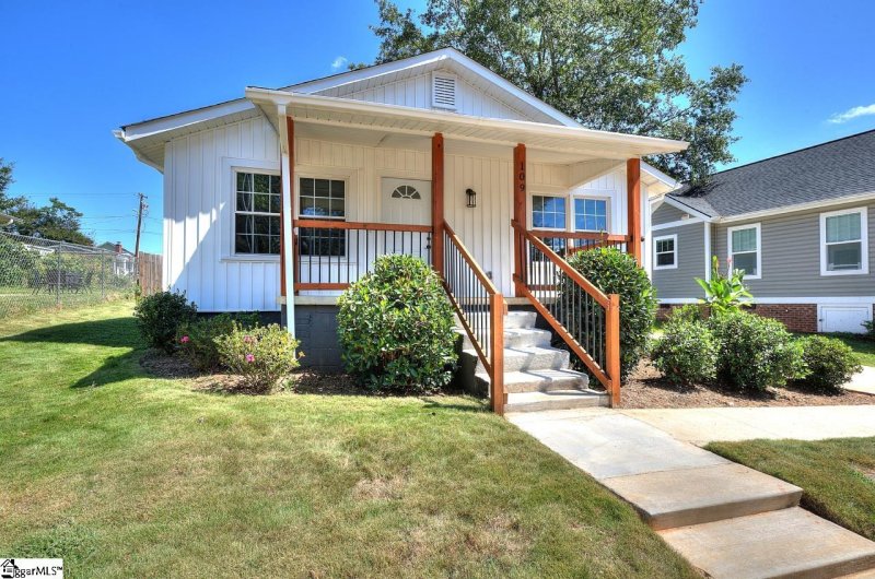 Property image 4 of 109 Rebecca Street in Nicholtown, Greenville, SC 29607
