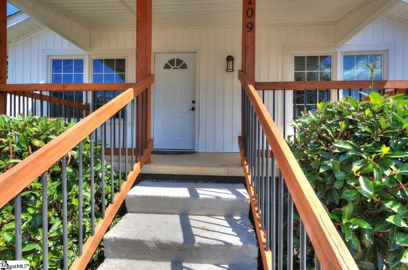 Property image 5 of 109 Rebecca Street in Nicholtown, Greenville, SC 29607