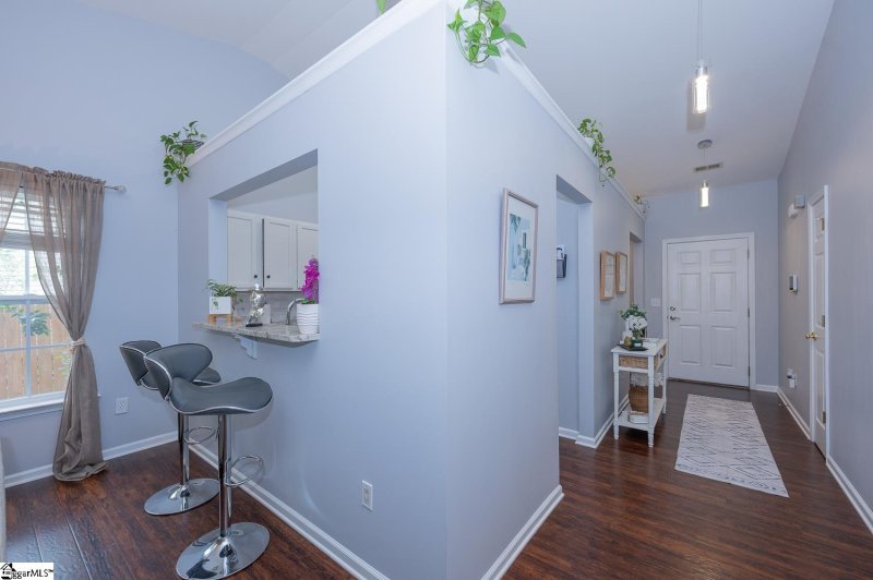 Property image 3 of 206 Manhassett Court in Maple Grove, Greenville, SC 29607