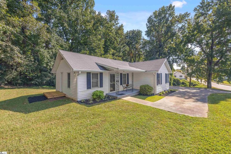 Property image 2 of 434 Pennsylvania Avenue in Greer Mill Village, Greer, SC 29651