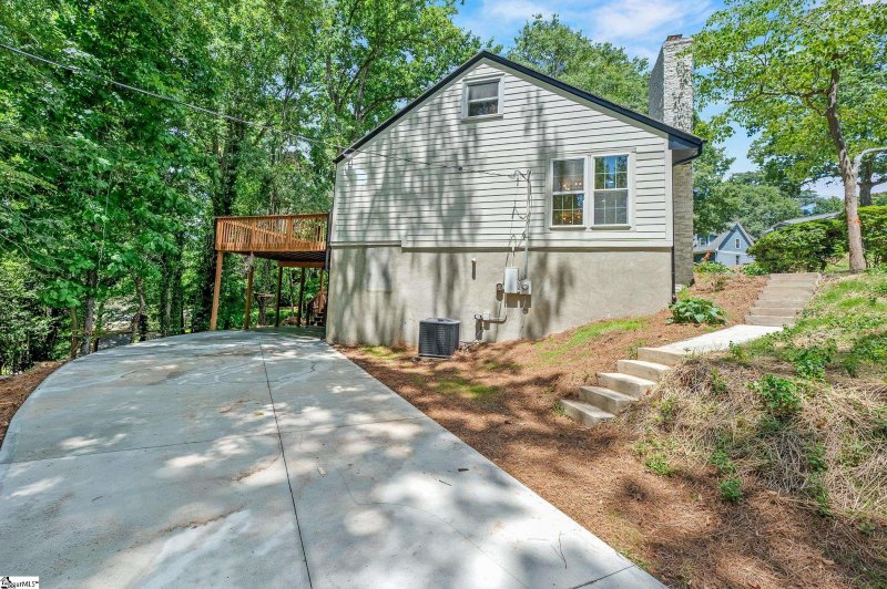 Property image 2 of 101 Ashford Avenue in Vista Hills, Greenville, SC 29609