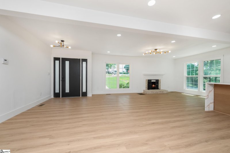 Property image 3 of 101 Ashford Avenue in Vista Hills, Greenville, SC 29609