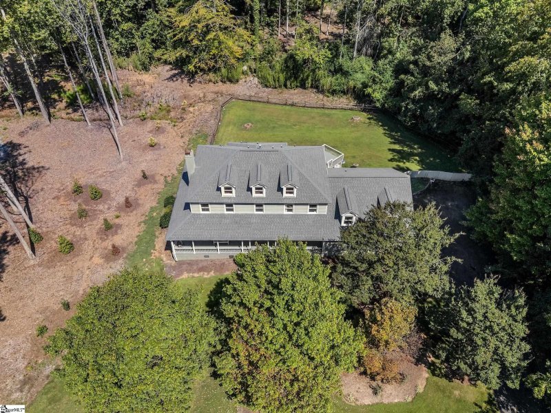 Property image 2 of 1218 Shadowood Drive in Shadowlakes, Spartanburg, SC 29301