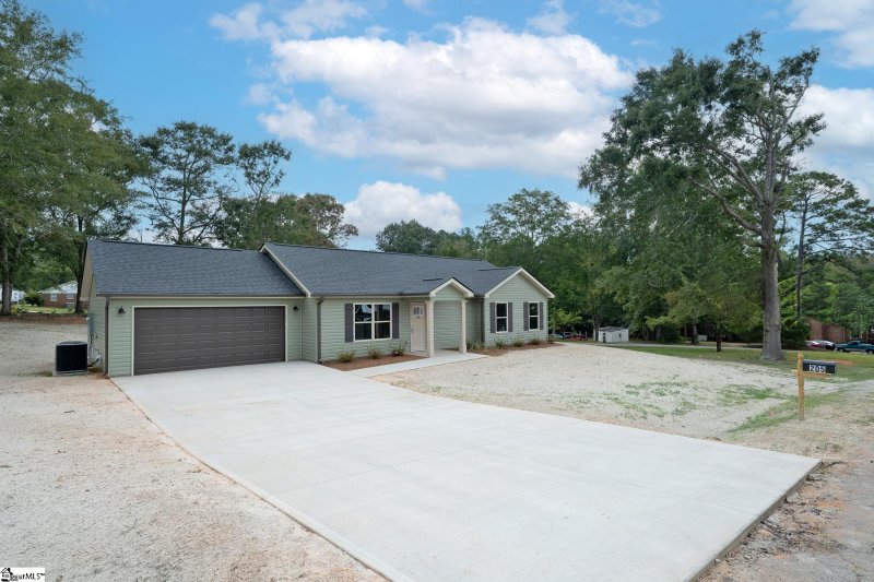 Property image 2 at 205 Southside Drive, Laurens, SC 29360