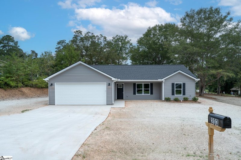 Grayview Estate, Laurens Community