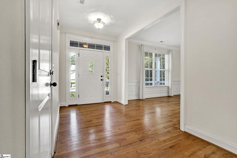 Property image 4 at 520 Summitbluff Drive, Greenville, SC 29617