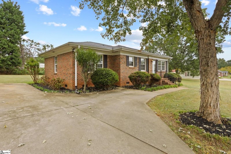 Property image 3 of 227 Highland Road in Ridgewood Heights, Duncan, SC 29334