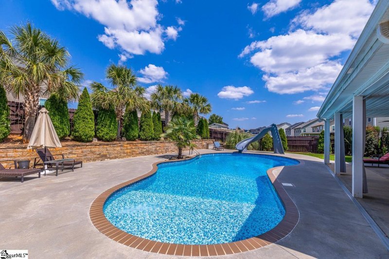 Property image 2 of 370 Slate Drive in Hanging Rock, Boiling Springs, SC 29316