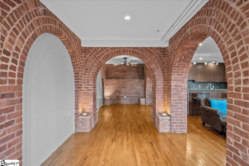 Property image 3 of 400 E Washington Street in Davenport Condo, Greenville, SC 29601