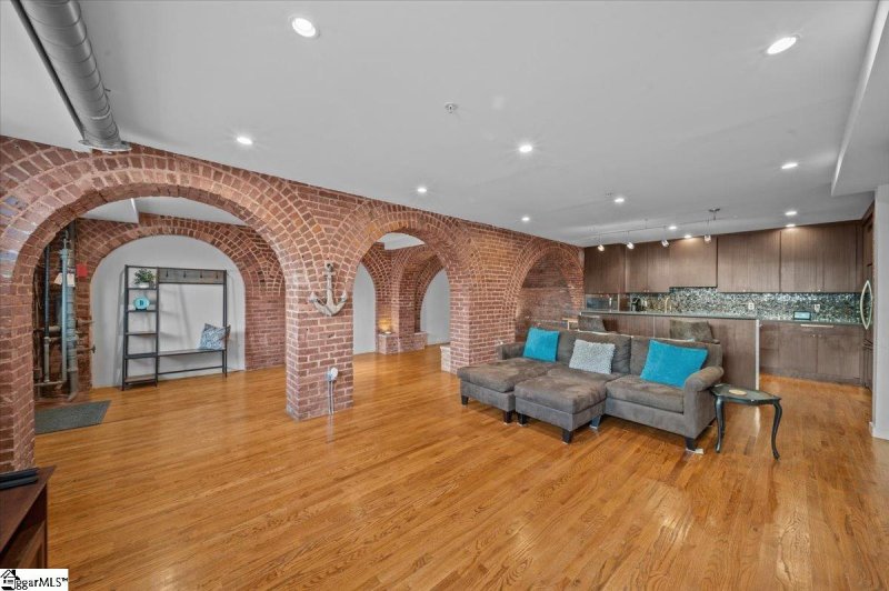 Property image 5 of 400 E Washington Street in Davenport Condo, Greenville, SC 29601