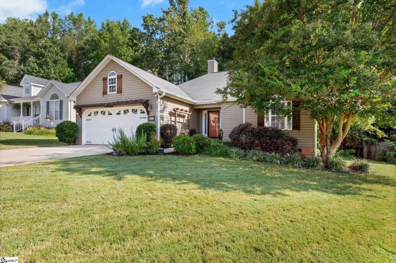 Property image 2 of 503 Lake Lennox Drive in Dunwoody Oaks, Simpsonville, SC 29681