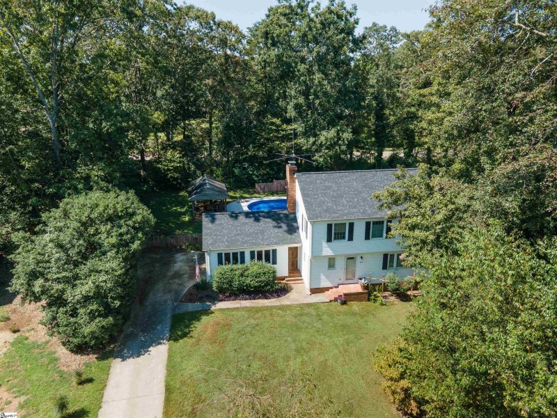 Property image 2 of 304 Hampshire Court in Cambridge, Spartanburg, SC 29301